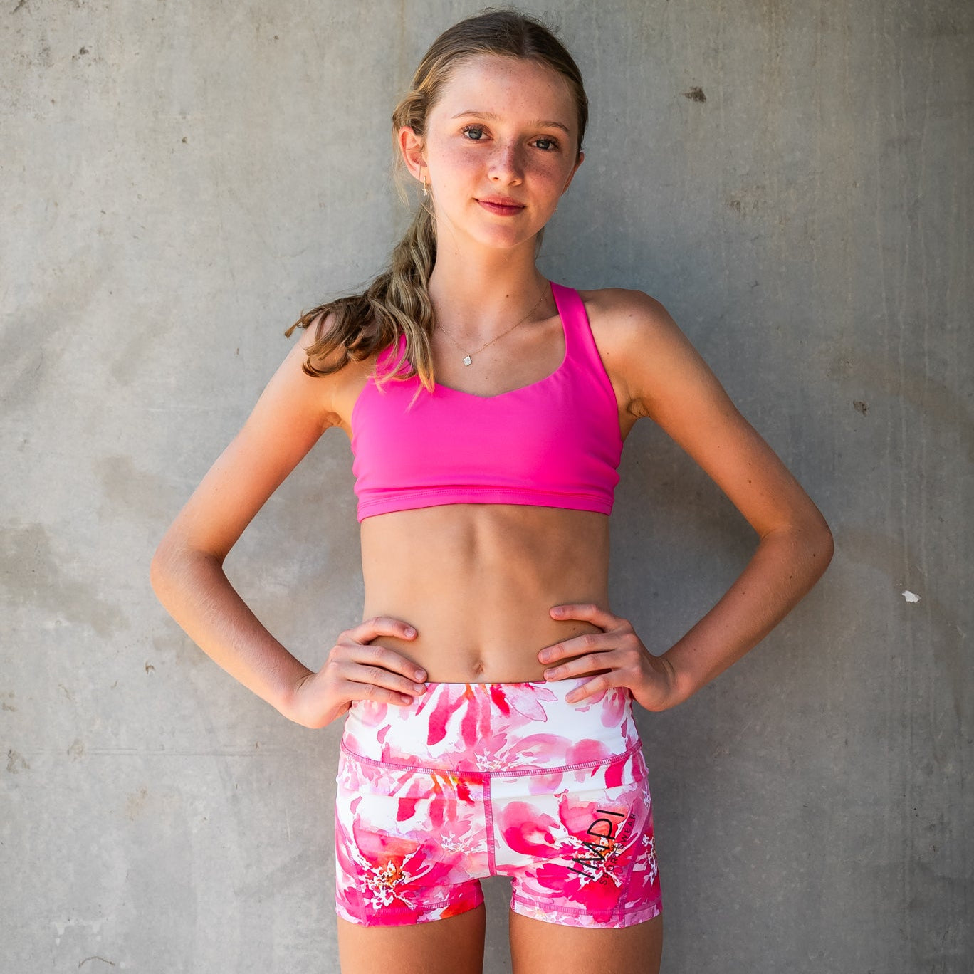 hot pink running crop