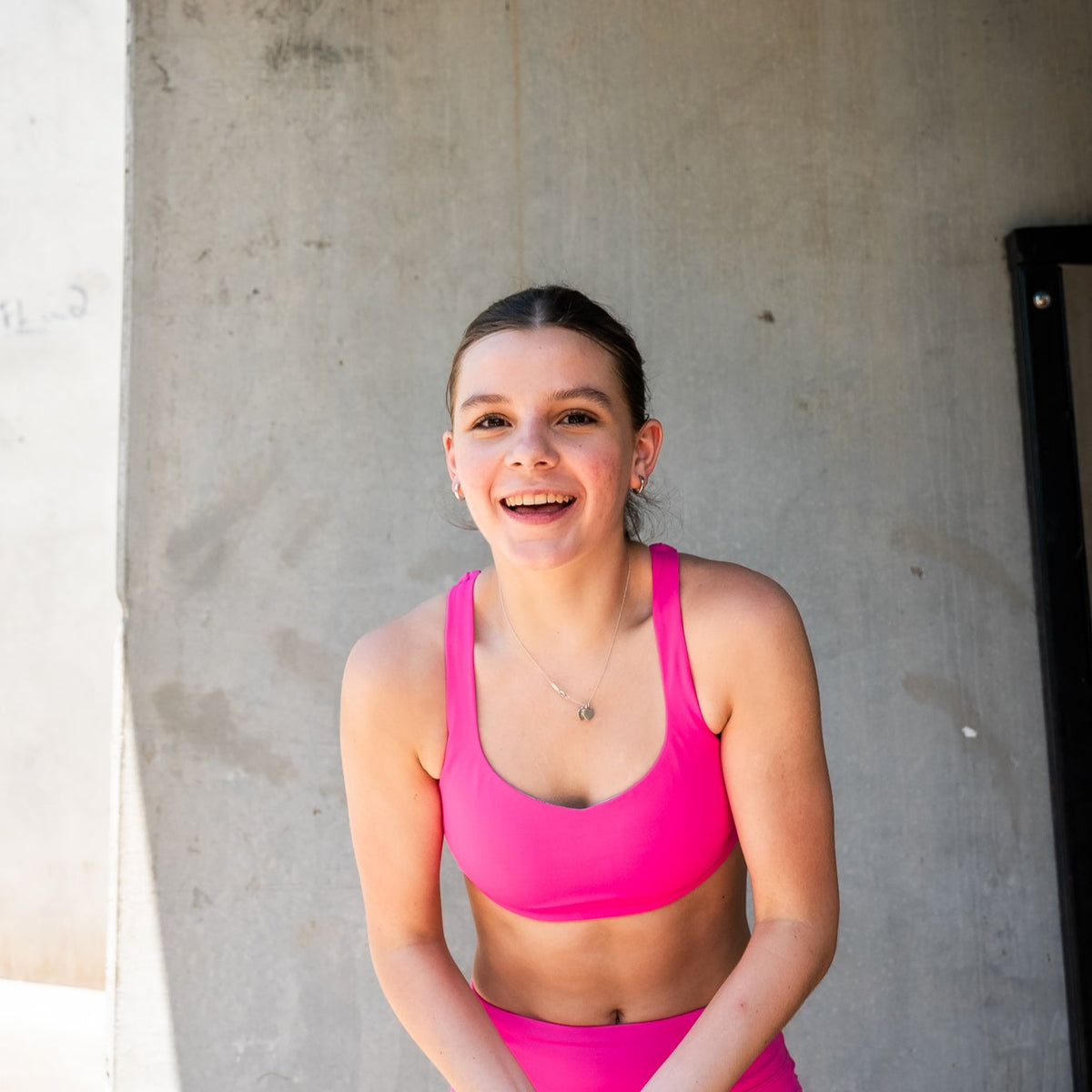 hot pink running crop