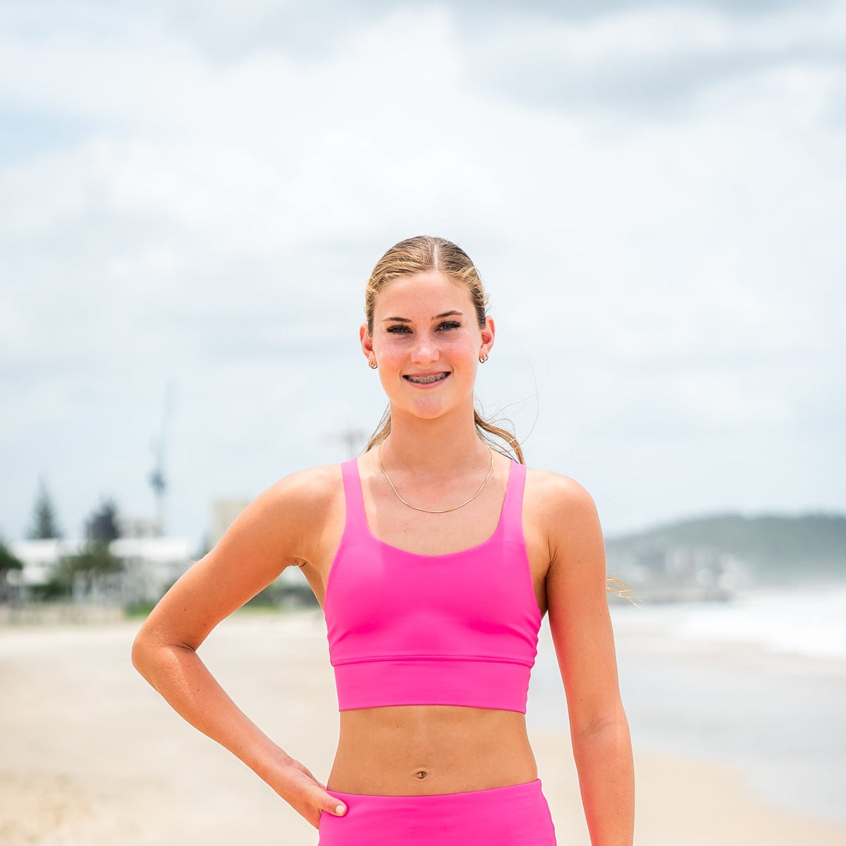 hot pink running crop